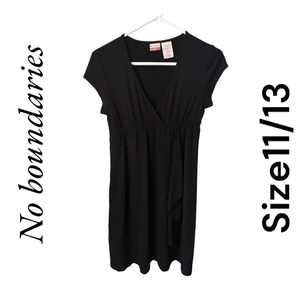 No boundaries Junior wrap dress size 11/13 black